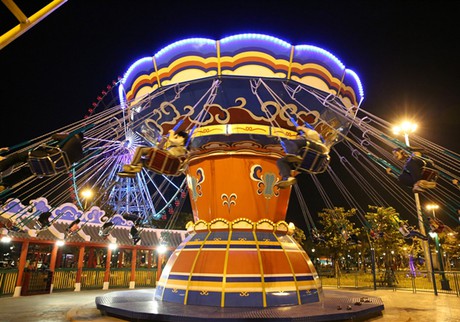 Tau luon dang treo lon nhat Viet Nam ra mat tai Asia Park - Anh 5