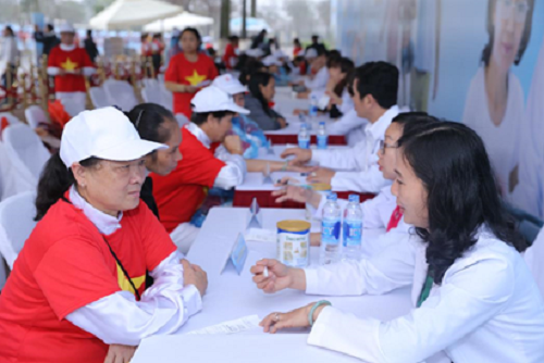 hon-5000-nguoi-cao-tuoi-dong-dien-the-duc-xac-lap-ky-luc-viet-nam-2