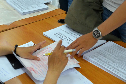  Theo Oxfam, các nước đang phát triển, trong đó có Việt Nam, mỗi năm thất thu đến 100 tỉ USD hoạt động tránh né thuế. Ảnh: TẤN THẠNH 
