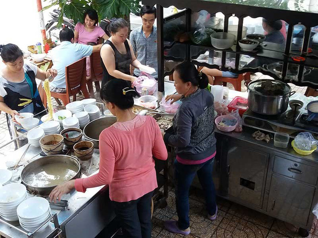 Cục Thuế TP.HCM triển khai nhiều biện pháp hỗ trợ hộ kinh doanh lên DN. Ảnh: HTD