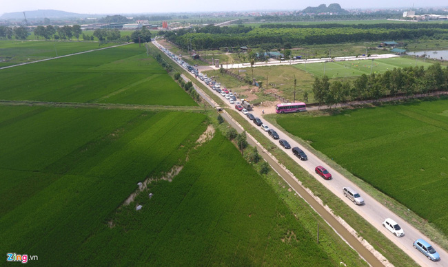 Biển nhân tạo lớn nhất Việt Nam gây thất vọng ngày nghỉ lễ - Ảnh 4.