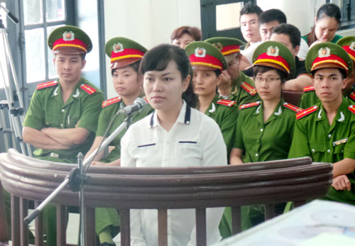 Soc loat vu khach mat tien oan vi mua bao hiem Prudential-Hinh-2