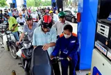 Giá xăng dầu hôm nay 2/7: Đồng loạt giảm sâu, xuống mức thấp