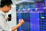 VN-Index tăng hơn 7 điểm, VIC tiếp tục nâng đỡ thị trường