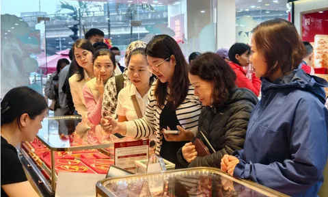Giá vàng hôm nay 30/6: Các thương hiệu lớn liên tục giảm giá