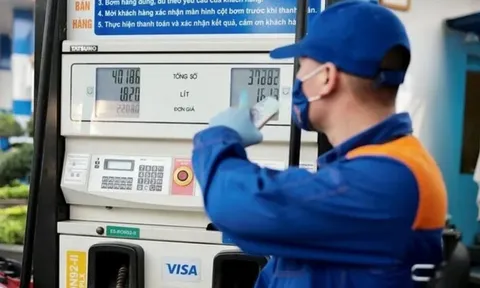Giá xăng E10 về sát 20.000 đồng/lít