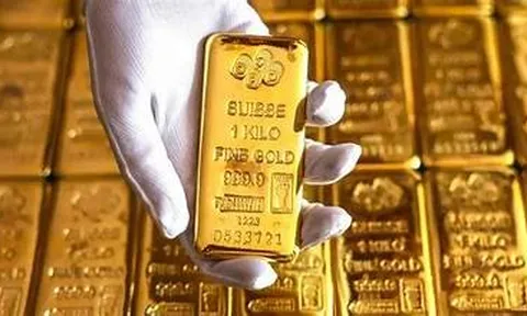Vàng suy yếu, bạc phục hồi giữa lo ngại Fed duy trì lãi suất cao