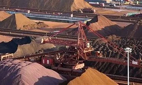 Giá quặng sắt giảm sâu, đồng giữ nhịp giữa bất ổn Trung Đông