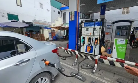 Giá xăng tăng hơn 600 đồng/lít từ 15h chiều nay