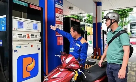 Xăng E10 RON 95 tăng gần 1.000 đồng/lít