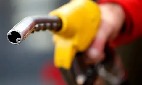 Giá dầu thế giới tăng mạnh khi Trung Quốc dừng xuất khẩu nhiên liệu