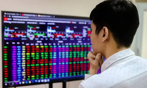 VN-Index giảm hơn 16 điểm, cổ phiếu Vin kéo chỉ số thủng mốc 1.700 điểm