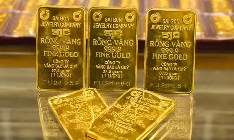 Giá vàng thế giới giằng co quanh ngưỡng 4.000 USD/ounce