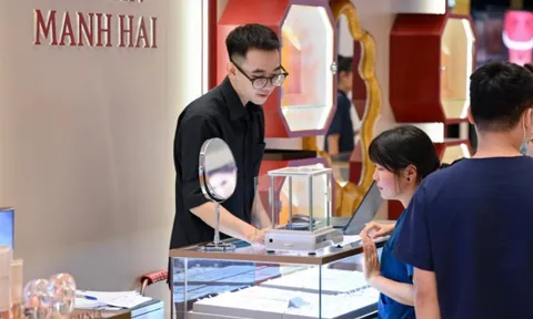 Giá vàng tuần qua: Vàng thế giới 'bứt tốc'