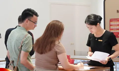 Giá vàng hôm nay 17/8: Tăng vọt thêm 5,5 triệu/lượng