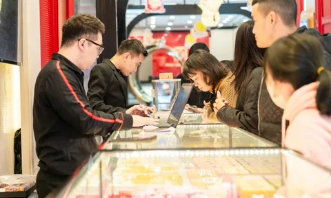 Giá vàng hôm nay 19/8: Tiến sát mức 151 triệu/lượng