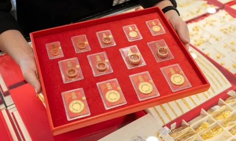 Giá vàng hôm nay 22/8: Vàng thế giới vượt 4.600 USD/ounce