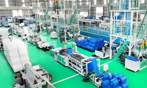 Nghịch lý ngành nhựa: Thị trường lao dốc, 'ông lớn' vẫn lãi kỷ lục