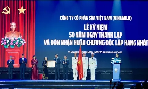 Nửa thế kỷ phụng sự khát vọng Việt, Vinamilk đón nhận Huân chương Độc lập hạng Nhất