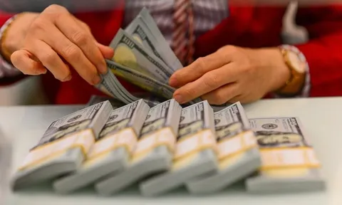 Giá USD đồng loạt đi xuống, thị trường tự do giảm mạnh