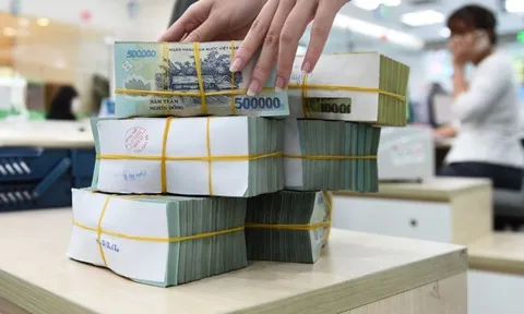 Lãi suất tiết kiệm chạm 10%/năm, ngân hàng nào đang dẫn đầu?