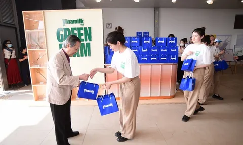 Hàng nghìn sản phẩm Vinamilk “theo chân” kiều bào trải nghiệm tuyến metro Bến Thành - Suối Tiên