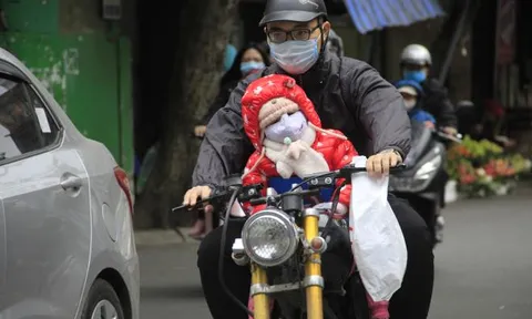 Dự báo 8 độ C, thực tế 14 độ, trưa nắng như hè: Chuyên gia khí tượng giải thích
