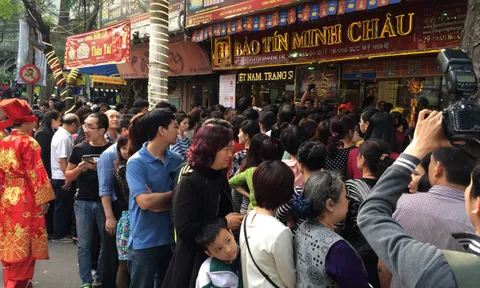Mua vàng trong ngày Vía Thần Tài như thế nào để tránh Covid-19?