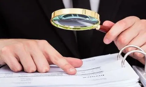 Không được yêu cầu nhà đầu tư nộp thêm giấy tờ ngoài hồ sơ quy định.