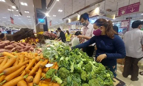 TP. Hồ Chí Minh: Hàng hóa thiết yếu đầy ắp trong các siêu thị, đơn hàng online tăng đột biến