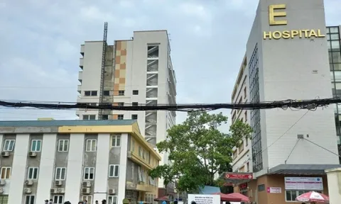 Phường Nghĩa Tân, Cầu Giấy: Chiếm vỉa hè, lòng đường làm chỗ giữ xe