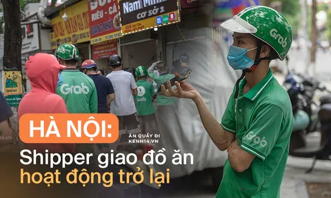Hà Nội bắt đầu được giao đồ ăn trở lại: Shipper xếp hàng dài chờ mua trong khi khách gọi điện giục liên tục