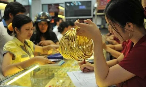 Giá vàng trong nước tiếp tục leo cao, lên gần 61 triệu đồng/lượng