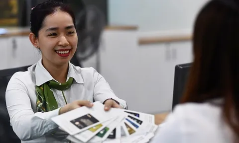 Khách vay khổ vì bị ngân hàng ép mua bảo hiểm