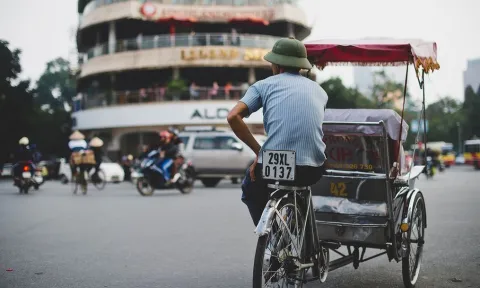 Vắng bóng khách Tây, tiểu thương phố cổ Hà Nội 'ngậm ngùi' nhớ thời hoàng kim