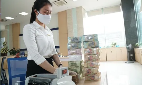 Ngân hàng sẽ khấu trừ thuế trên tài khoản khách hàng