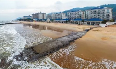 Resort chặn lối xuống biển của dân: Cố tình làm?