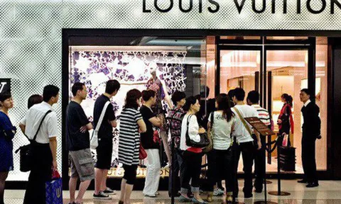 Nghịch lý hàng xa xỉ: Sức tiêu thụ ở Trung Quốc tăng mạnh nhưng nhà sản xuất lại không vui!