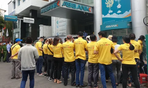 Ngân hàng bảo lãnh ở đâu, sao khách hàng phải đi đòi nhà khắp nơi?