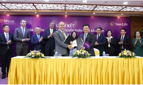 TPBank - Sunlife: ngân hàng hái quả ngọt, Sunlife lỗ kỷ lục, nộp thuế duy nhất 1 năm