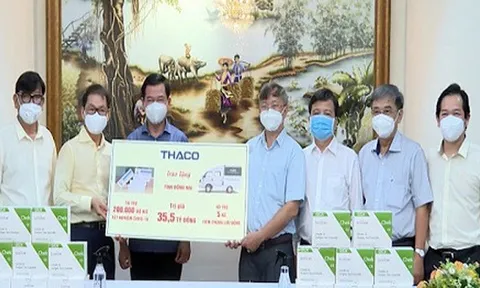 THACO Trường Hải tặng Đồng Nai 5 xe lưu động tiêm vắc xin và nhiều trang thiết bị y tế