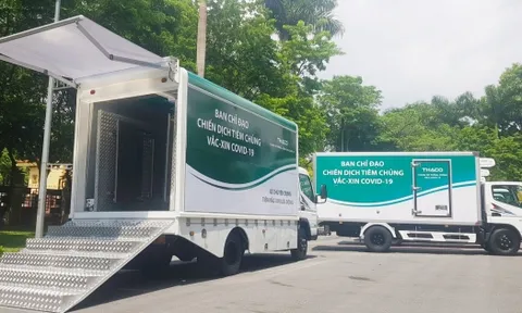 Doanh nghiệp chung tay đẩy lùi Covid-19 giữa tâm dịch Tp.HCM: THACO trao tặng 126 xe chuyên dụng, DHL Express hỗ trợ đưa về lô vắc xin Pfizer