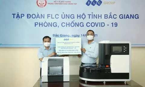Tập đoàn FLC trao tặng Bắc Giang 3 hệ thống xét nghiệm COVID 19 trị giá gần 9 tỷ đồng