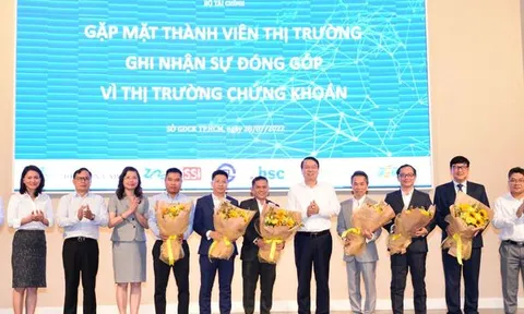 Thứ trưởng Nguyễn Đức Chi gặp gỡ thân mật với các thành viên tiếp bước “giải cứu Hose”