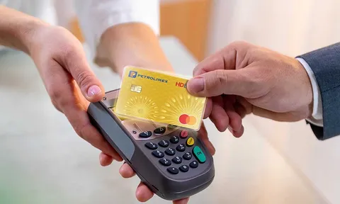 Thẻ HDBank Petrolimex 4 trong 1 nổi bật giữa xu hướng thanh toán không dùng tiền mặt