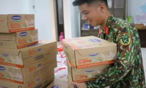 Người lao động Vinamilk góp ngày lương, hỗ trợ người miền trung mùa bão lũ gần 4 tỷ đồng