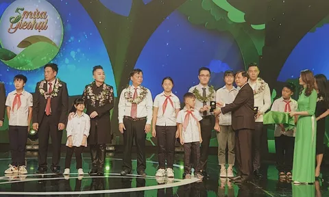 Vinamilk đồng hành cùng Cặp lá yêu thương ‘Trao cơ hội đi học, cho cơ hội đổi đời’