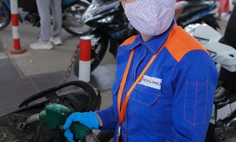 Giá xăng ngày mai có thể tăng tiếp 900 đồng/lít