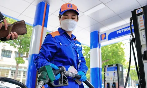 Giá xăng dầu hôm nay 8/1: Dự báo giảm lần thứ 5 liên tiếp, xăng RON 95 về sát mốc 18.600 đồng