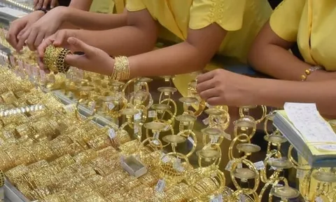 Giá vàng thế giới và trong nước đồng loạt giảm